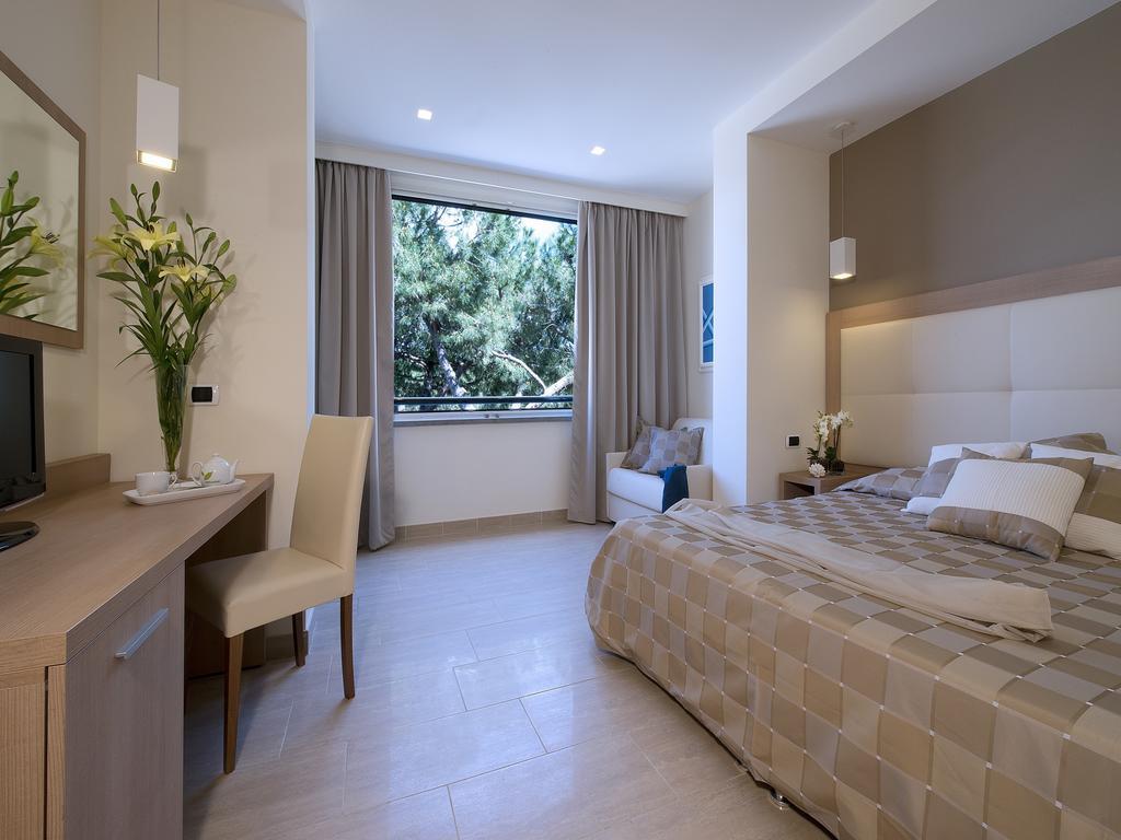 Hotel I Ginepri Марина-ди- Кастаньето Номер фото