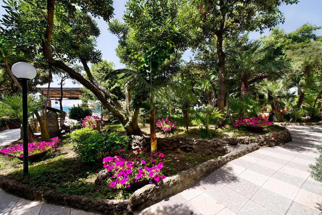 Hotel I Ginepri Марина-ди- Кастаньето Экстерьер фото