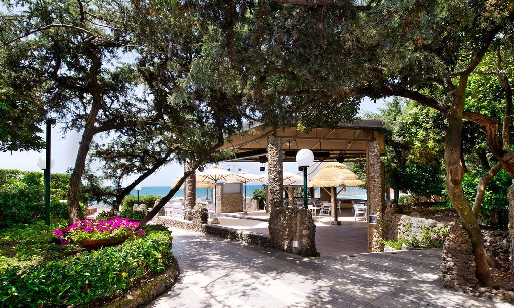 Hotel I Ginepri Марина-ди- Кастаньето Экстерьер фото