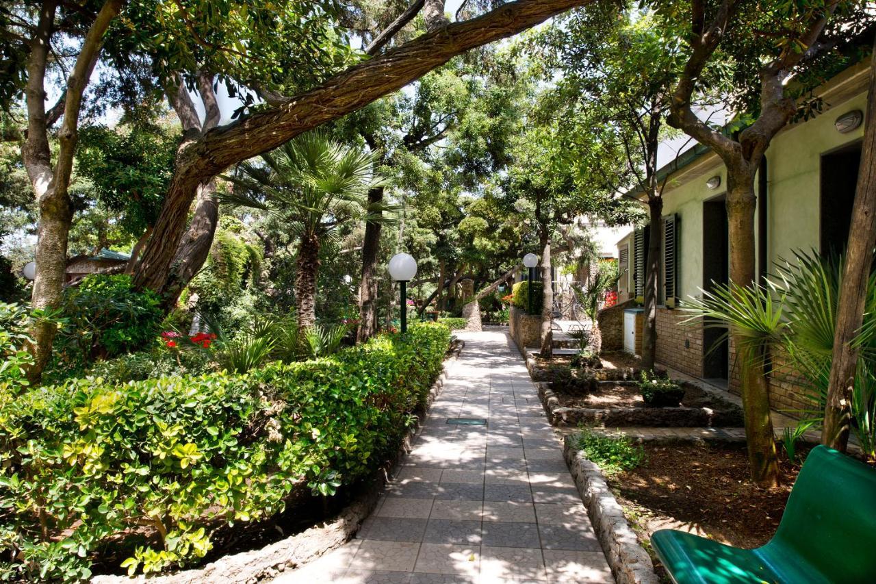 Hotel I Ginepri Марина-ди- Кастаньето Экстерьер фото