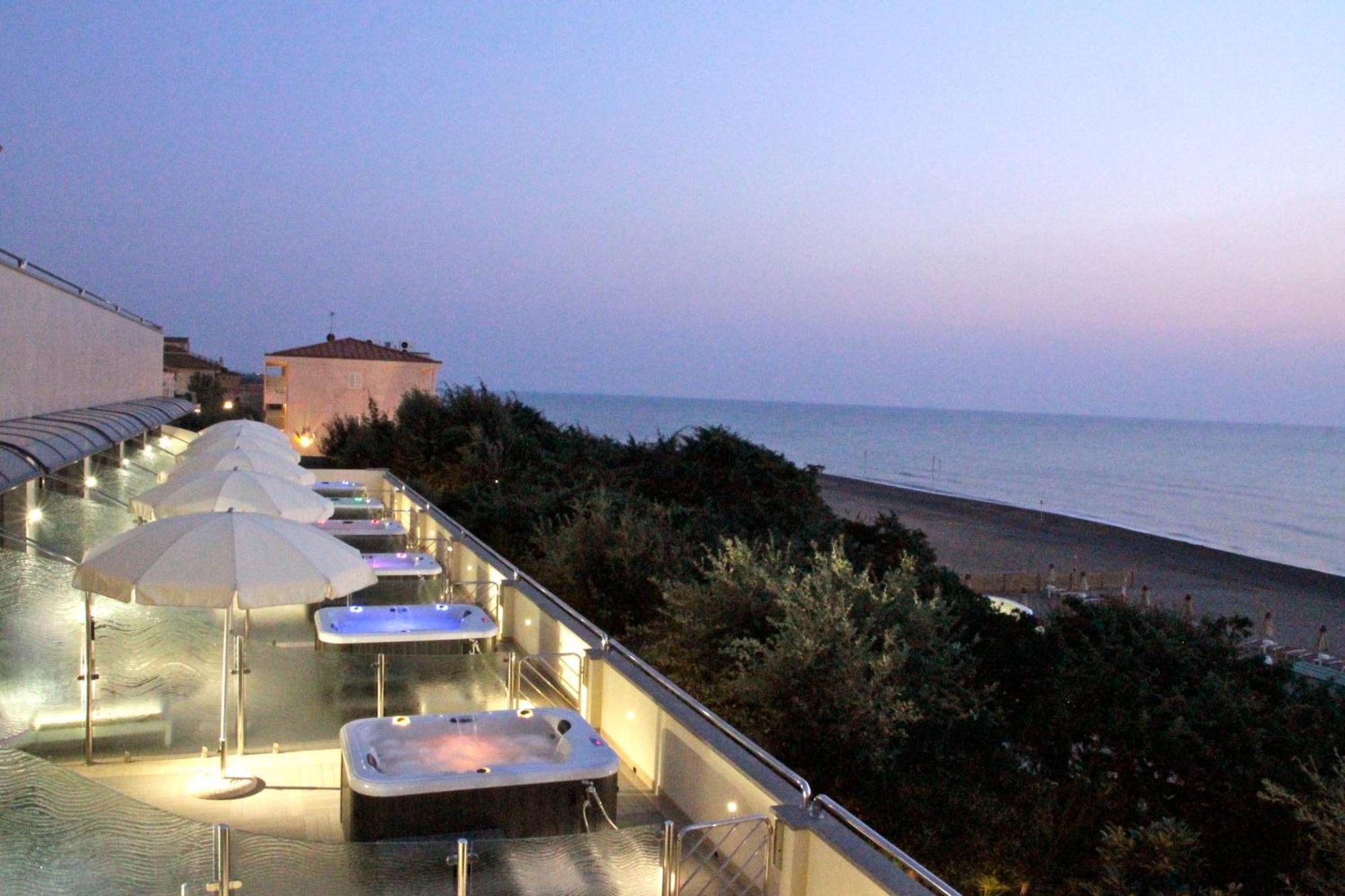 Hotel I Ginepri Марина-ди- Кастаньето Экстерьер фото