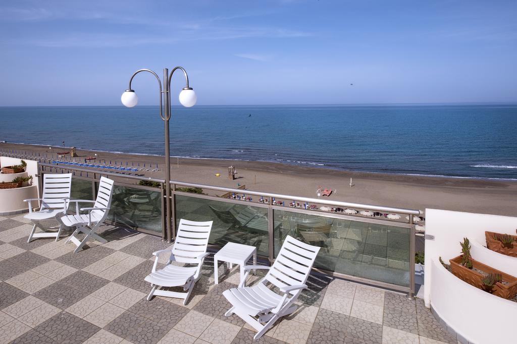 Hotel I Ginepri Марина-ди- Кастаньето Экстерьер фото