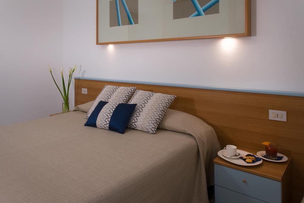 Hotel I Ginepri Марина-ди- Кастаньето Экстерьер фото