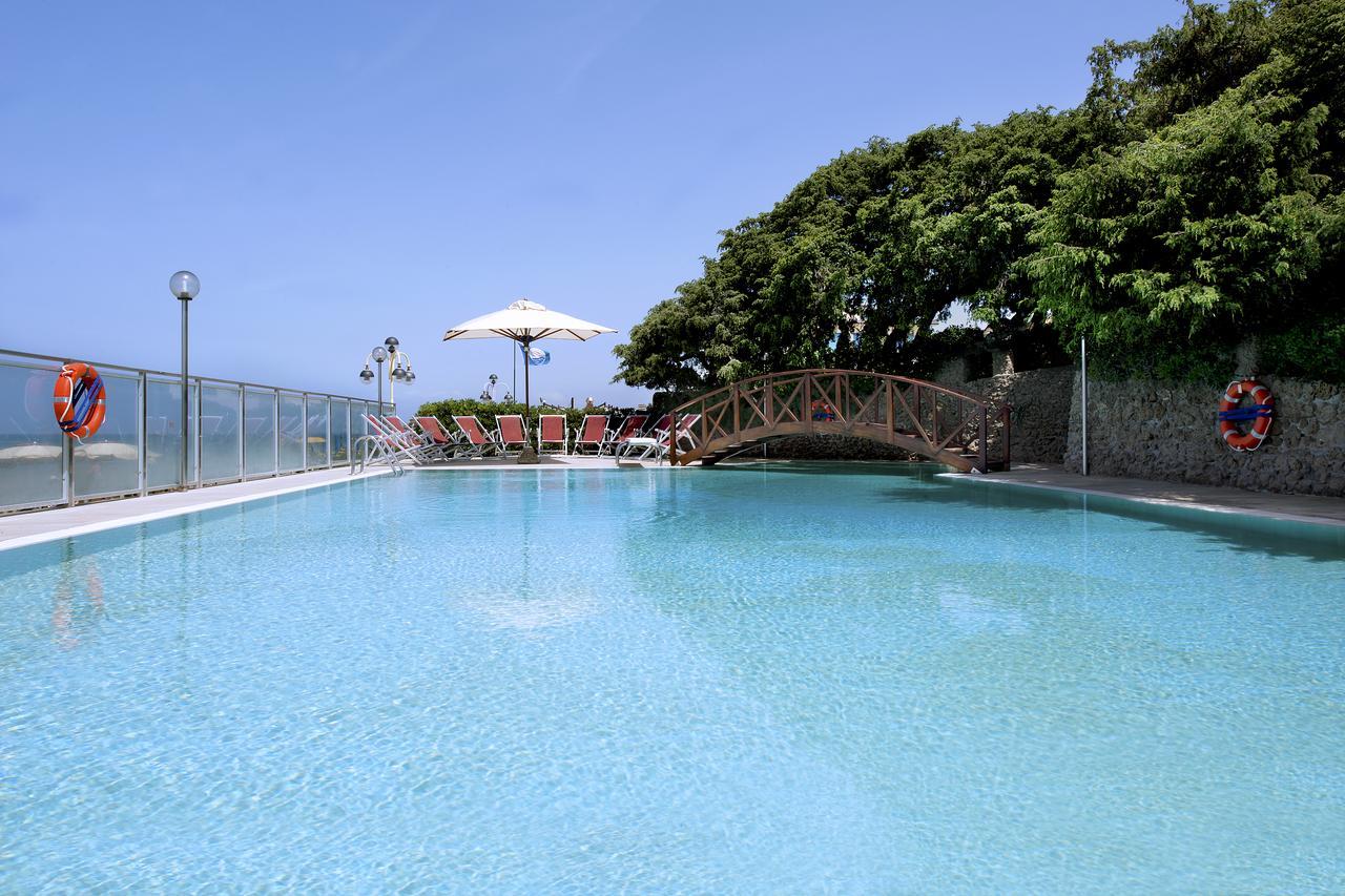 Hotel I Ginepri Марина-ди- Кастаньето Экстерьер фото